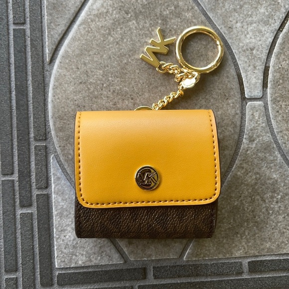 Michael Kors Accessories - Michael Kors Jet Set Travel AirPod Case